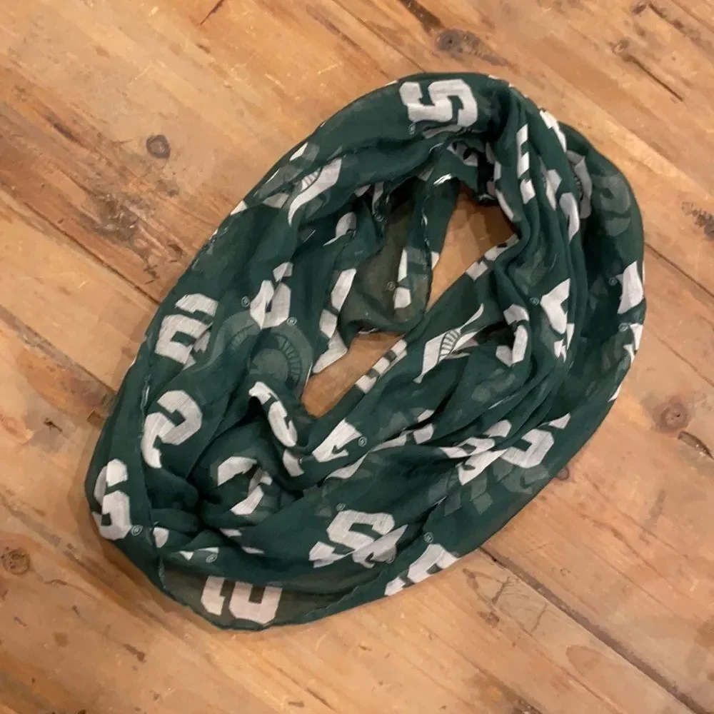 Michigan State University Spartan Infinite Scarf MSU SPARTANS Women’s Accessory - Picture 5 of 5